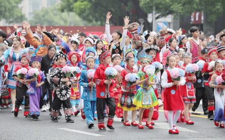 城!贵阳奏响演艺经济最强音新葡京博彩看一场演出游一座(图6) 城!贵阳奏响演艺经济最强音新葡京博彩看一场演出游一座(图6)